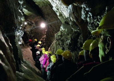 turisti in grotta